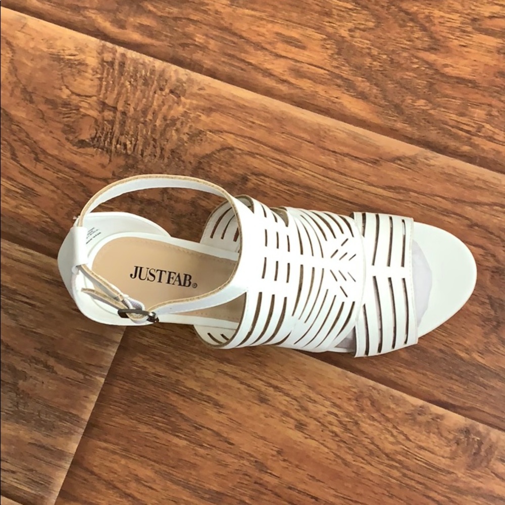 NWOT size 9 JustFab white wedges.